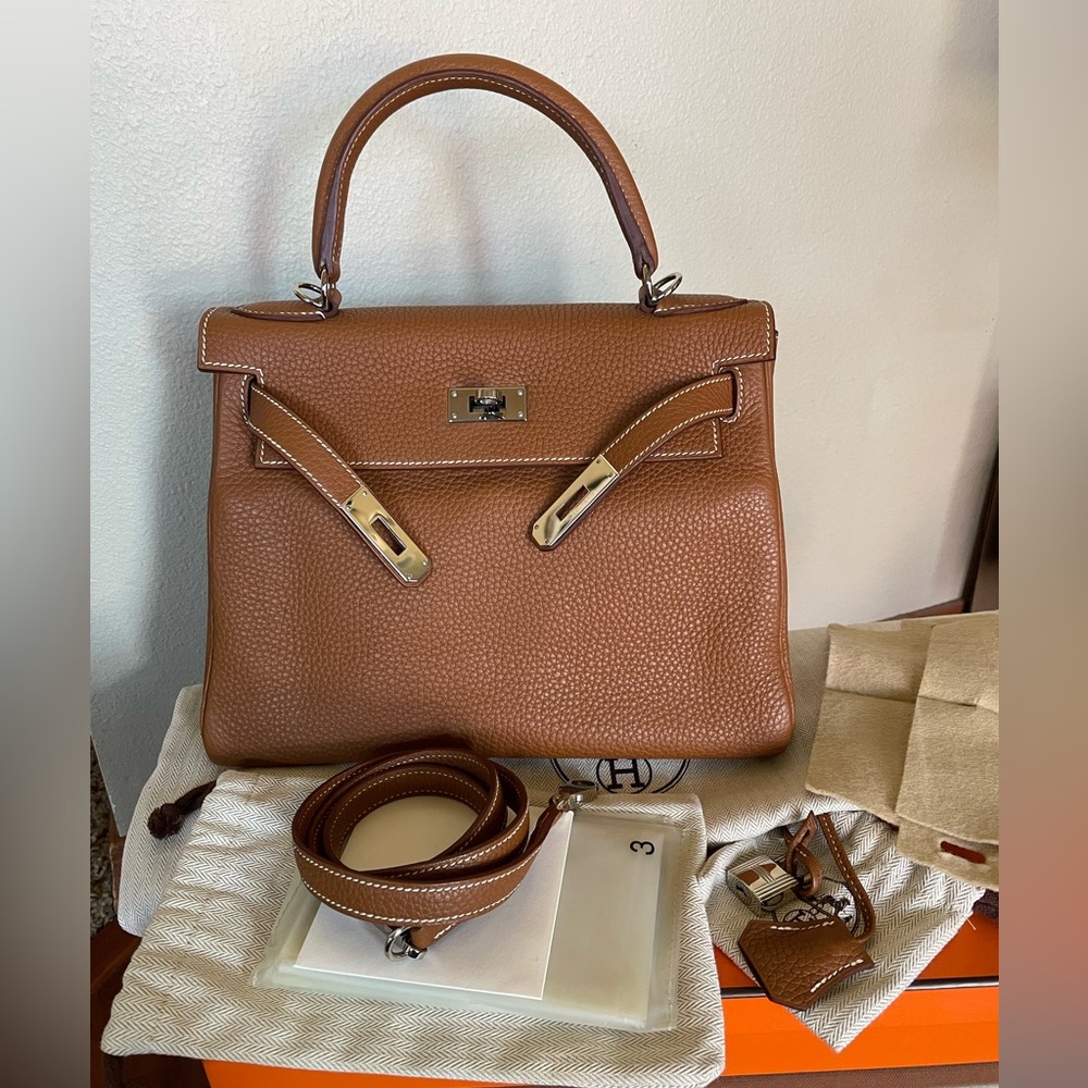 Hermes Kelly 28 w/ Shoulder Strap in Gold Clemence